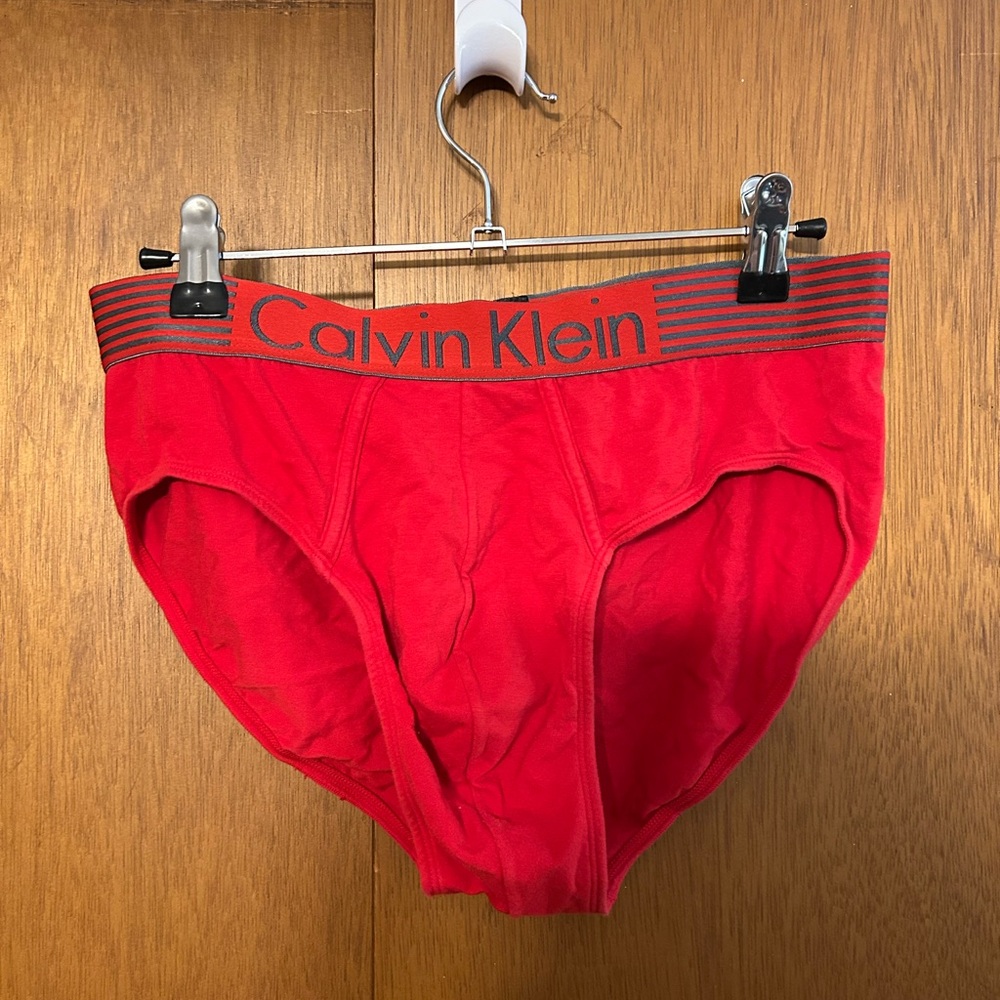 Calvin Klein Men's Iron Strength Hip Briefs